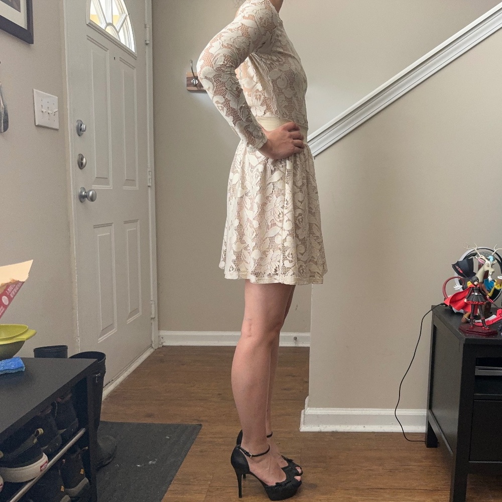 Zara Golden Floral Lace Banded Backless Longsleeves Dress - Picture 9 of 9